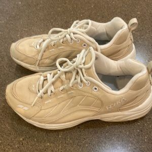 Ryka Sportwalker Ladies canvas athletic shoes. Size 8.5. Excellent condition.